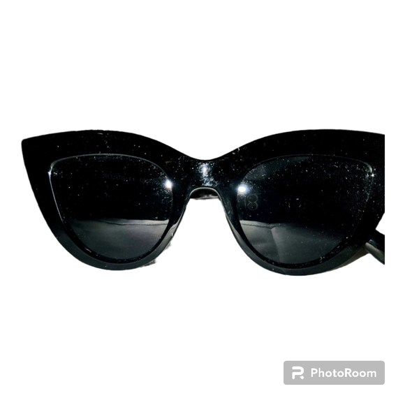Black Cateye Sunglasses 🕶 - Picture 5 of 8